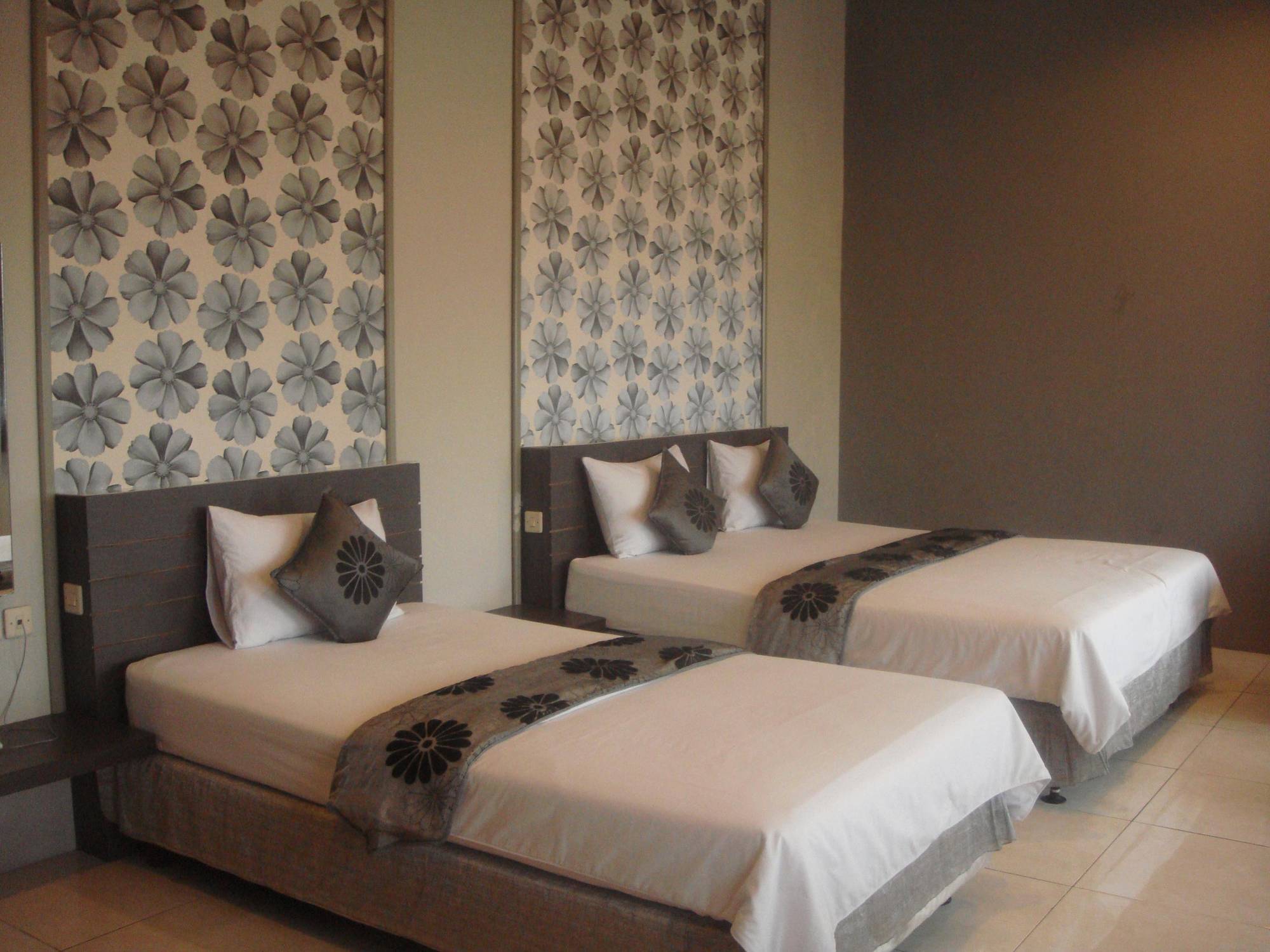 Marciella Hotel Bandung Exterior photo